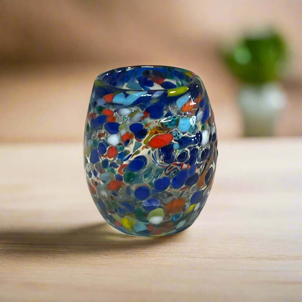 Vaso Tequilero con Borde de Confeti | Cristalería Mexicana Soplada a Mano con Borde Azul