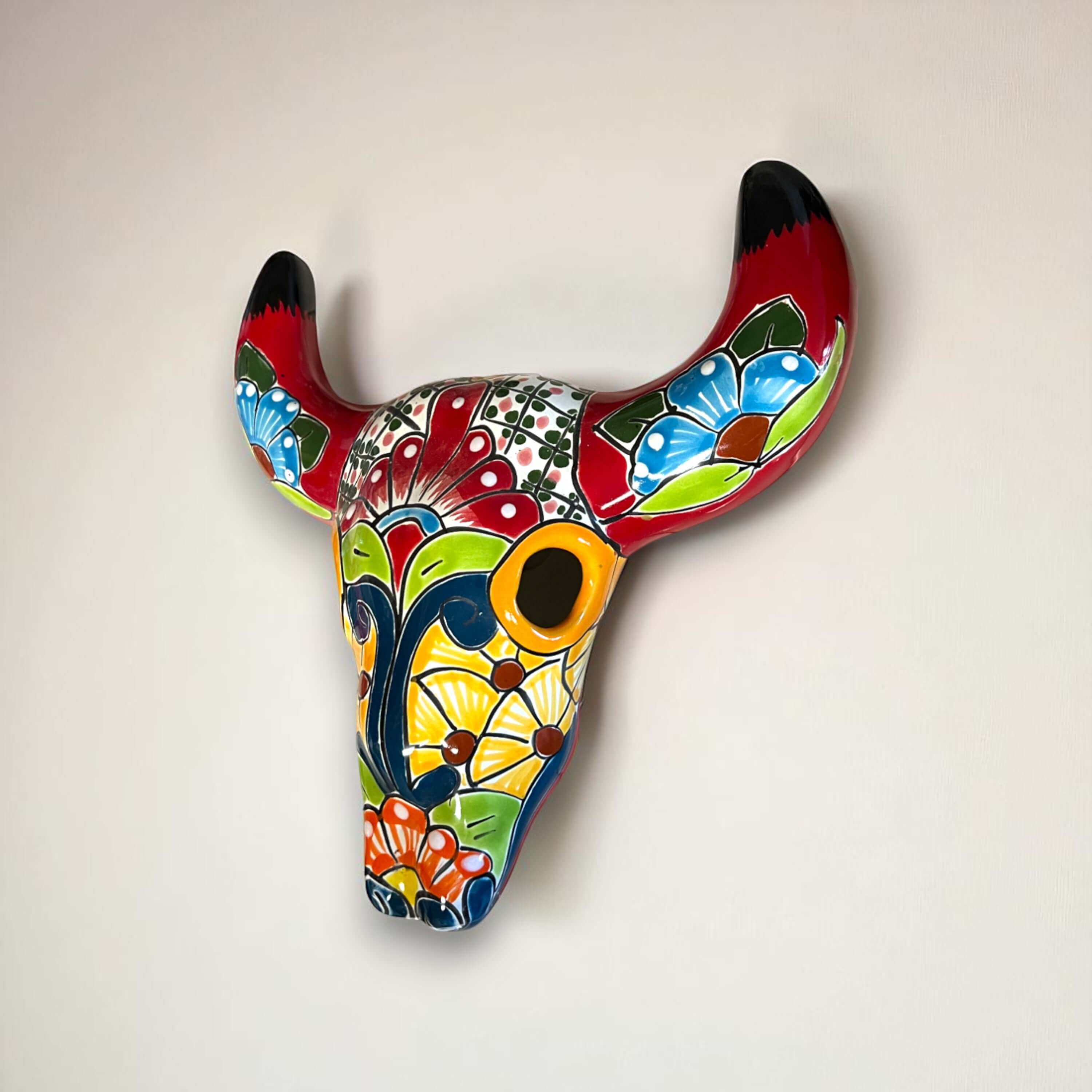 Decoración de pared de cráneo de toro Talavera | Arte de cuernos largos colorido hecho a mano