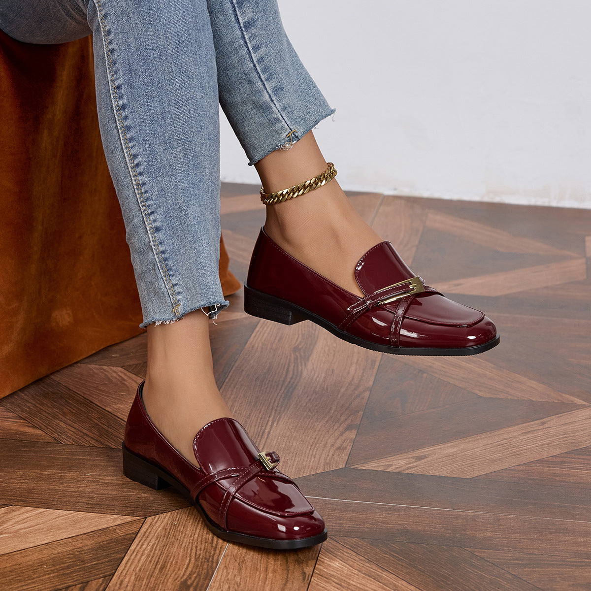 Zapatos de charol de punta cuadrada para mujer