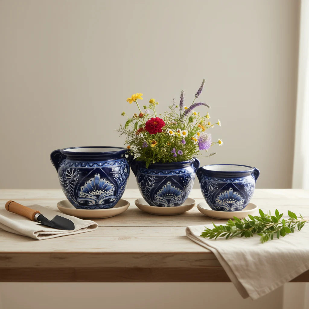 Juego de tres macetas Talavera azules y blancas | Set de macetas pintadas a mano