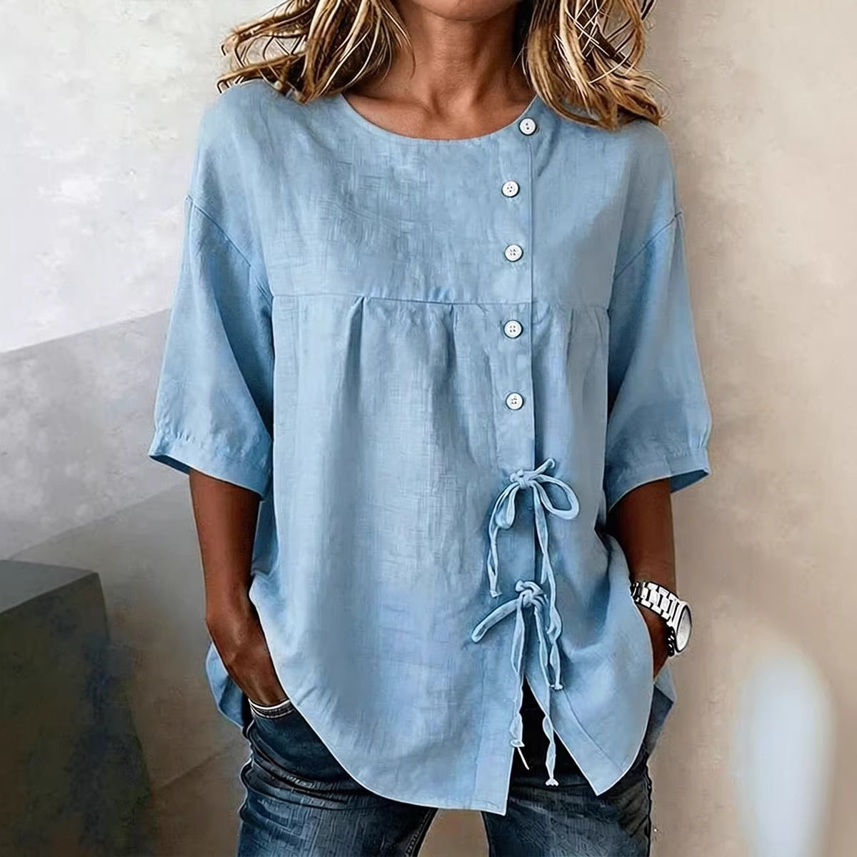 Camisa de mujer de lino con botones y cordones – Manga 3/4 asimétrica