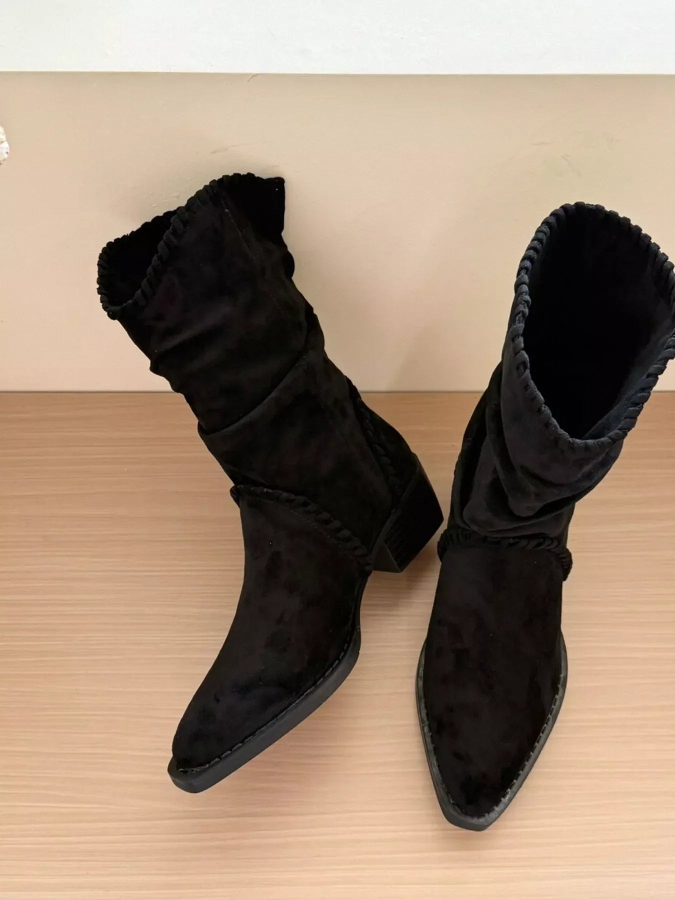 Botas de tacón de bloque con punta