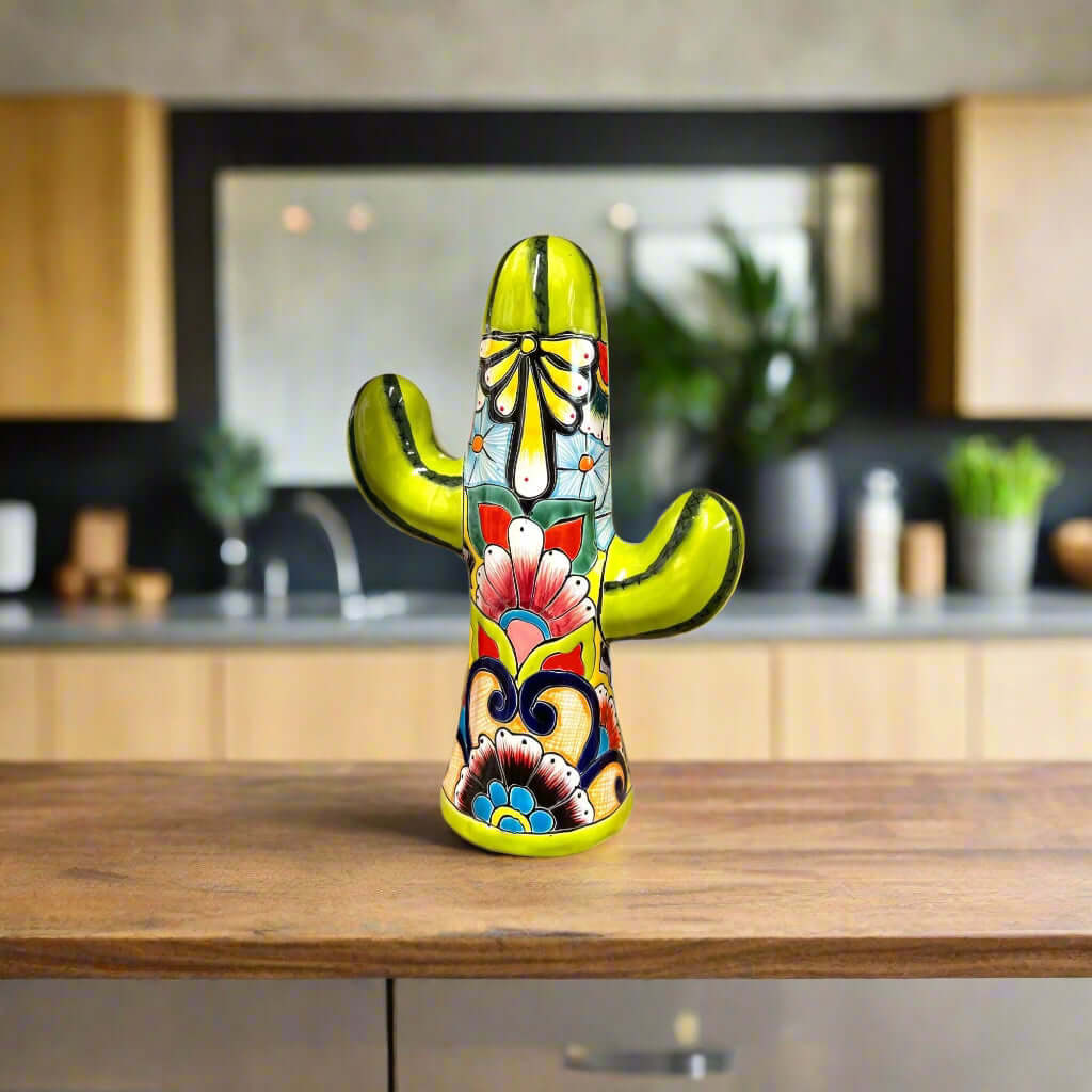 Estatua de cactus de Talavera hecha a mano | Arte cultural colorido de tamaño mediano