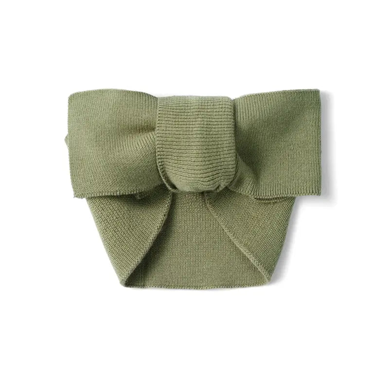 Moño oversized de punto en verde salvia