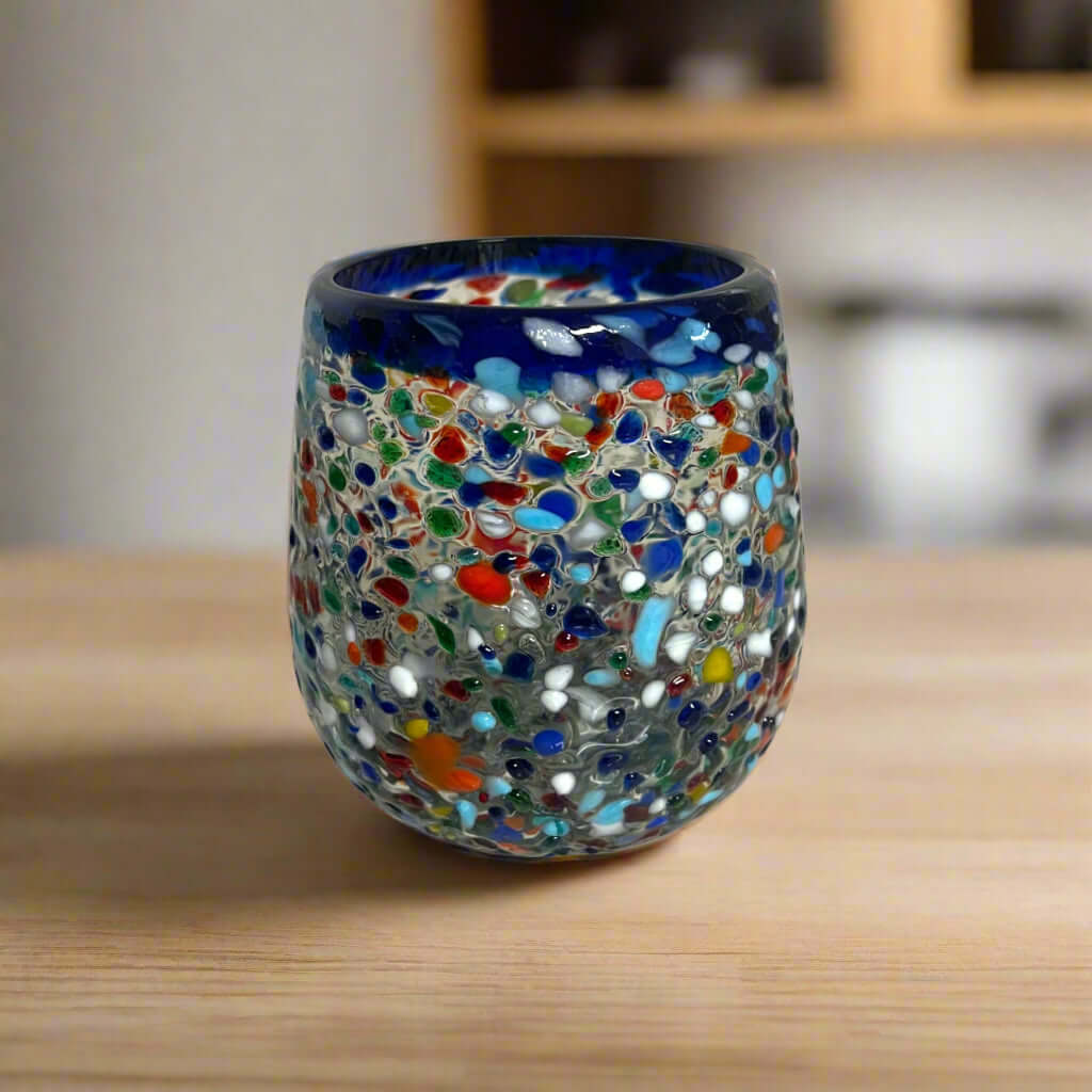 Copa de vino con confeti de borde azul | Vaso mexicano sin tallo soplado a mano