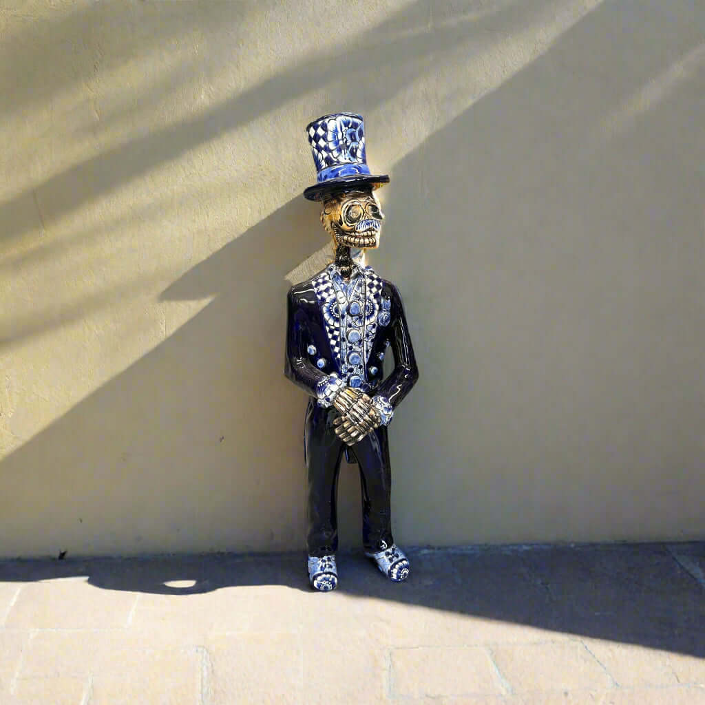 Estatua de Catrín de Talavera Azul y Blanco | Figura del Día de Muertos