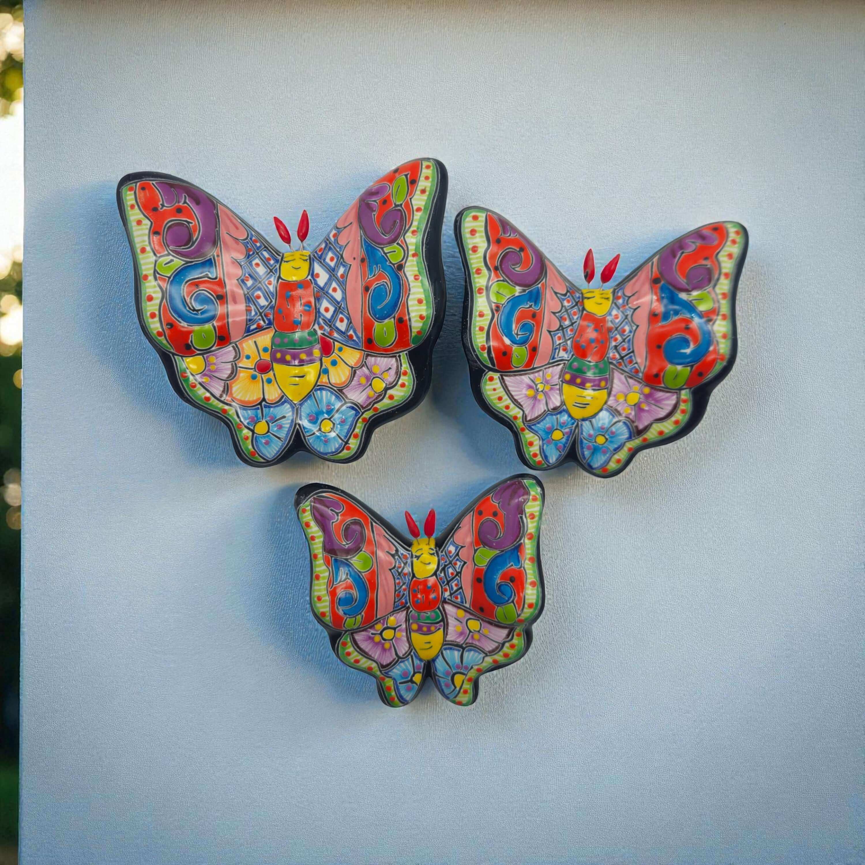 Trío de mariposas coloridas de Talavera | Arte de pared de cerámica mexicana