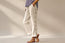 Pantalones Capri Con Botones Decorativos a lo Largo de las Costuras Laterales