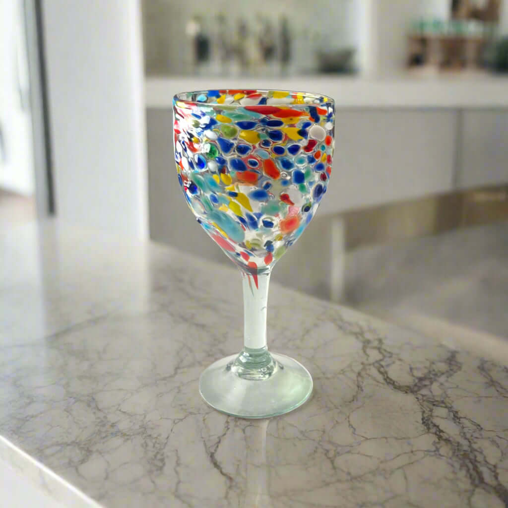 Copa de vino mexicana Confetti Rock | Diseño de confeti soplado a mano