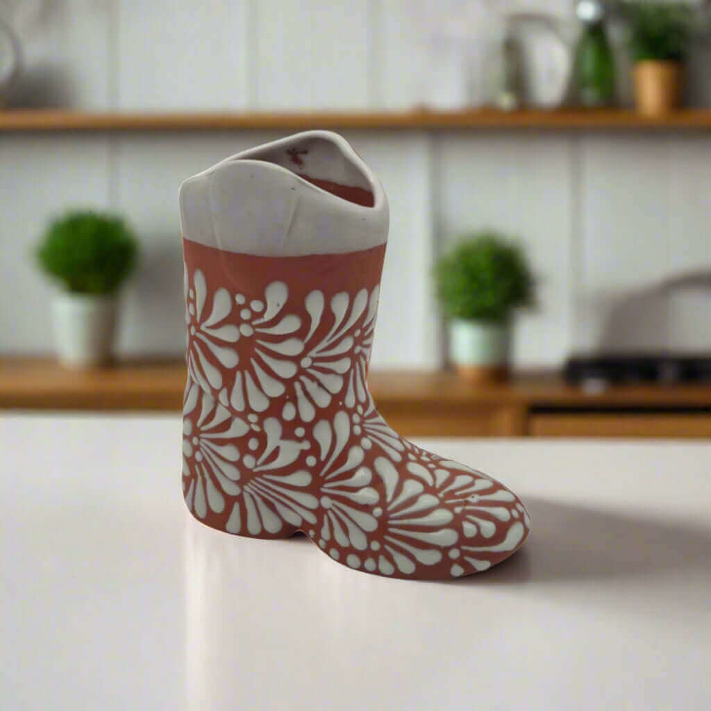 Jardinera de bota Talavera | Detalle de cerámica mexicana pintado a mano