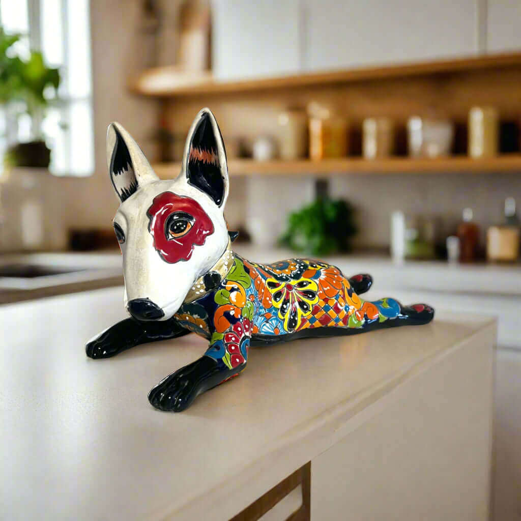 Estatua de Talavera Bull Terrier | Escultura de perro colorida pintada a mano