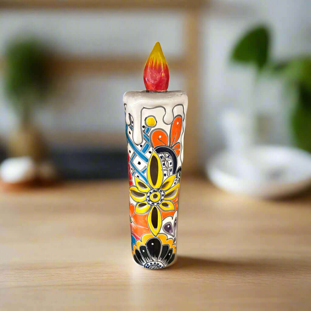 Figurilla de vela Talavera | Arte cerámico decorativo mexicano pintado a mano
