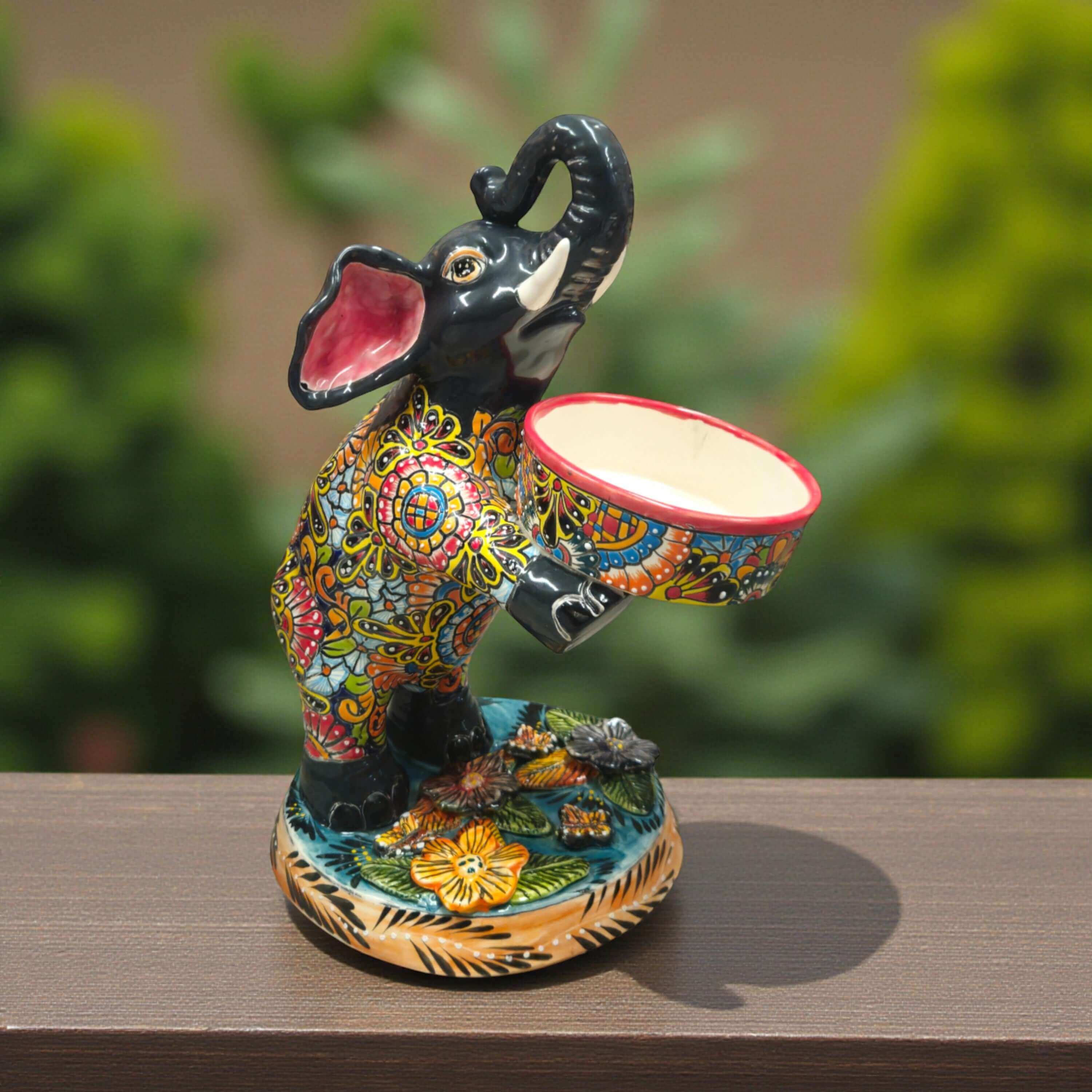 Macetero de elefante de Talavera | Arte de cerámica pintado a mano