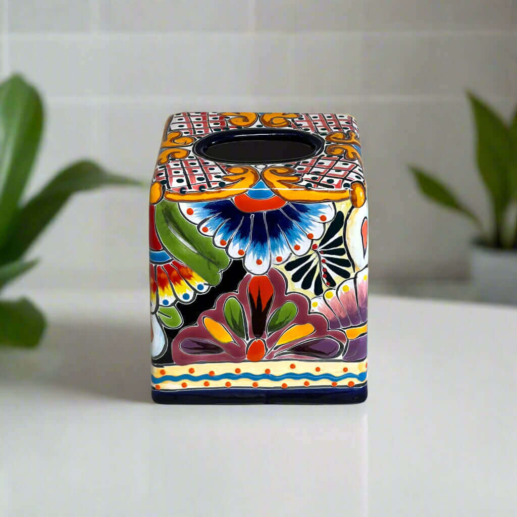 Caja de pañuelos Talavera | Decoración de baño colorida pintada a mano