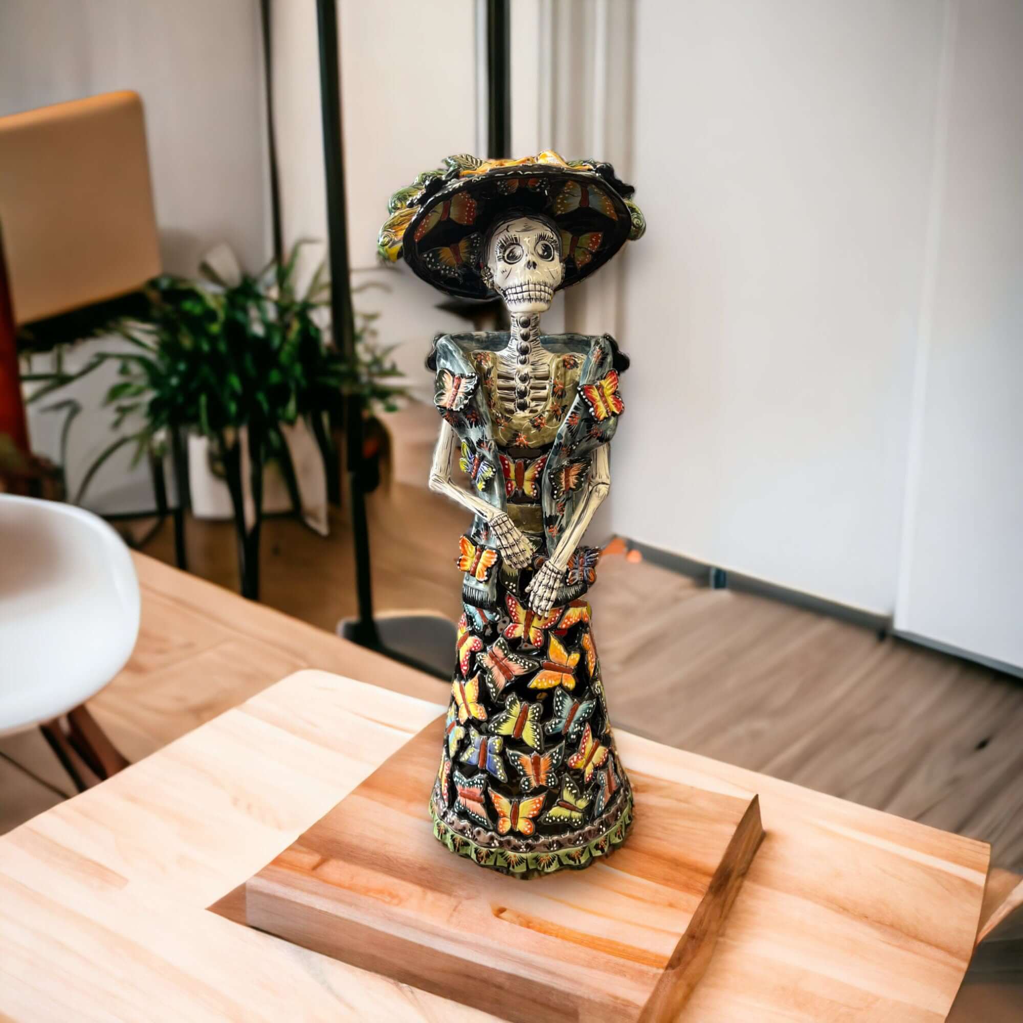 Alfarería Talavera Hecha a Mano del Día de Muertos | Mujer Esqueleto de 27 Pulgadas de Alto