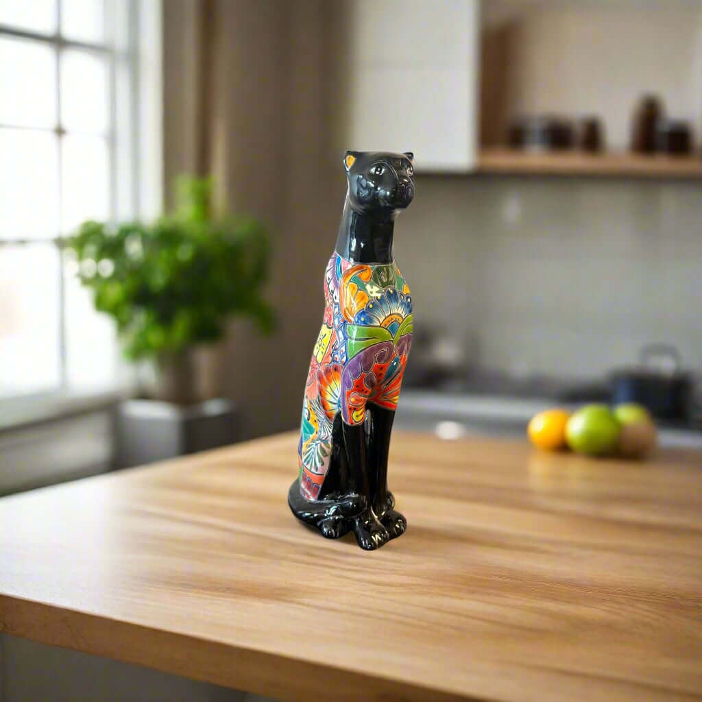 Estatua de pantera de Talavera hecha a mano | Vibrante arte popular mexicano