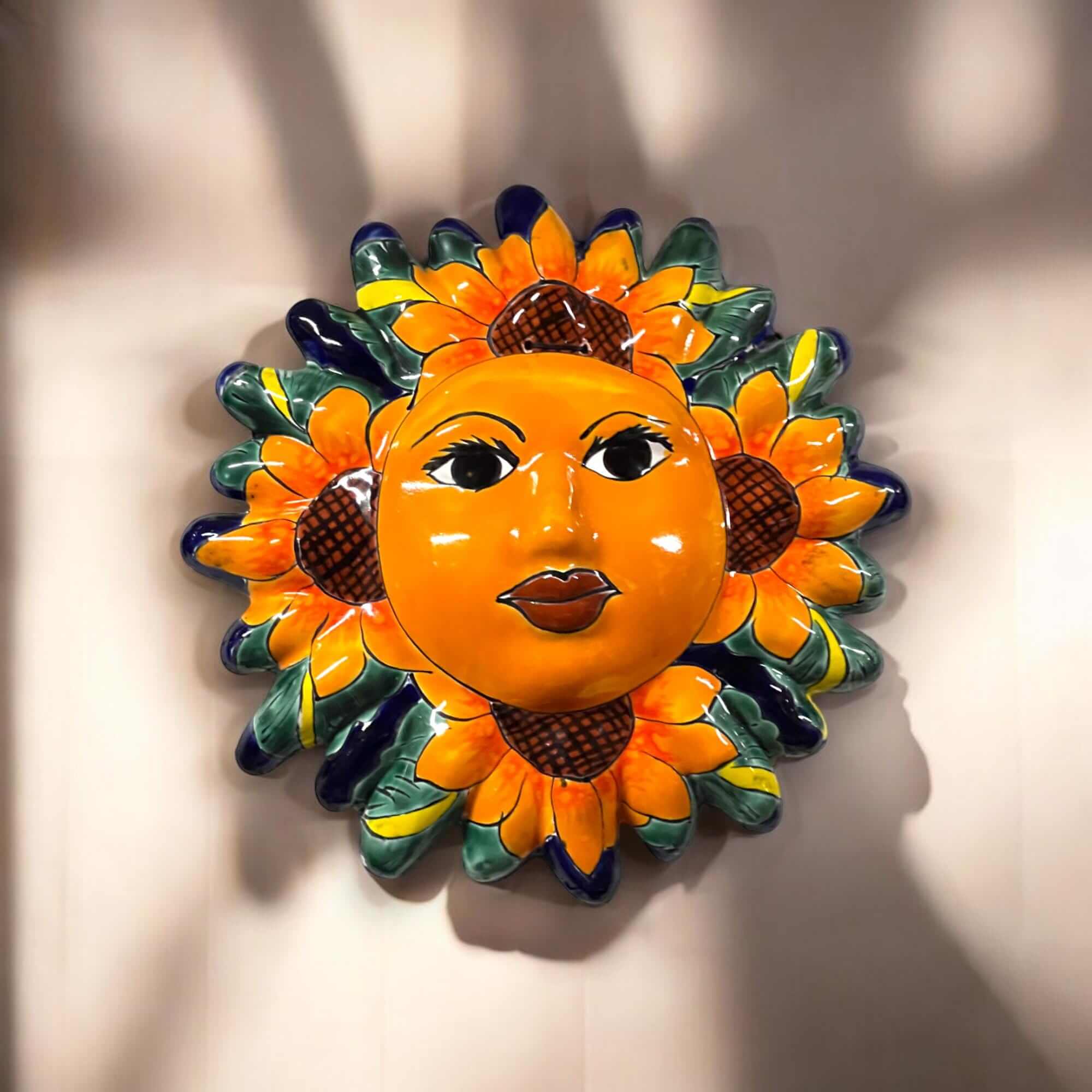 Arte de pared de sol de Talavera hecho a mano | Decoración mexicana de girasol pintado a mano