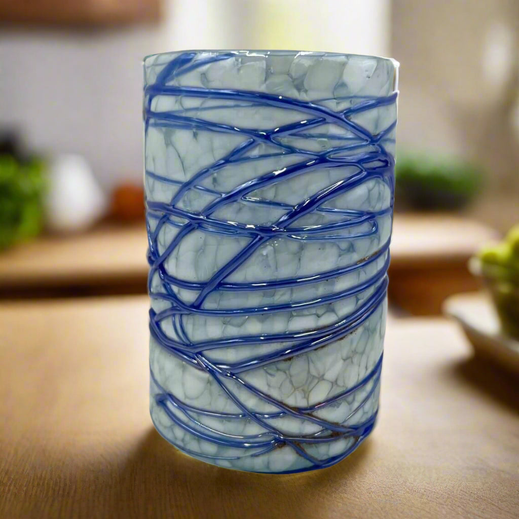 Vasos de vidrio soplado mexicano | Cristalería artesanal blanca y azul