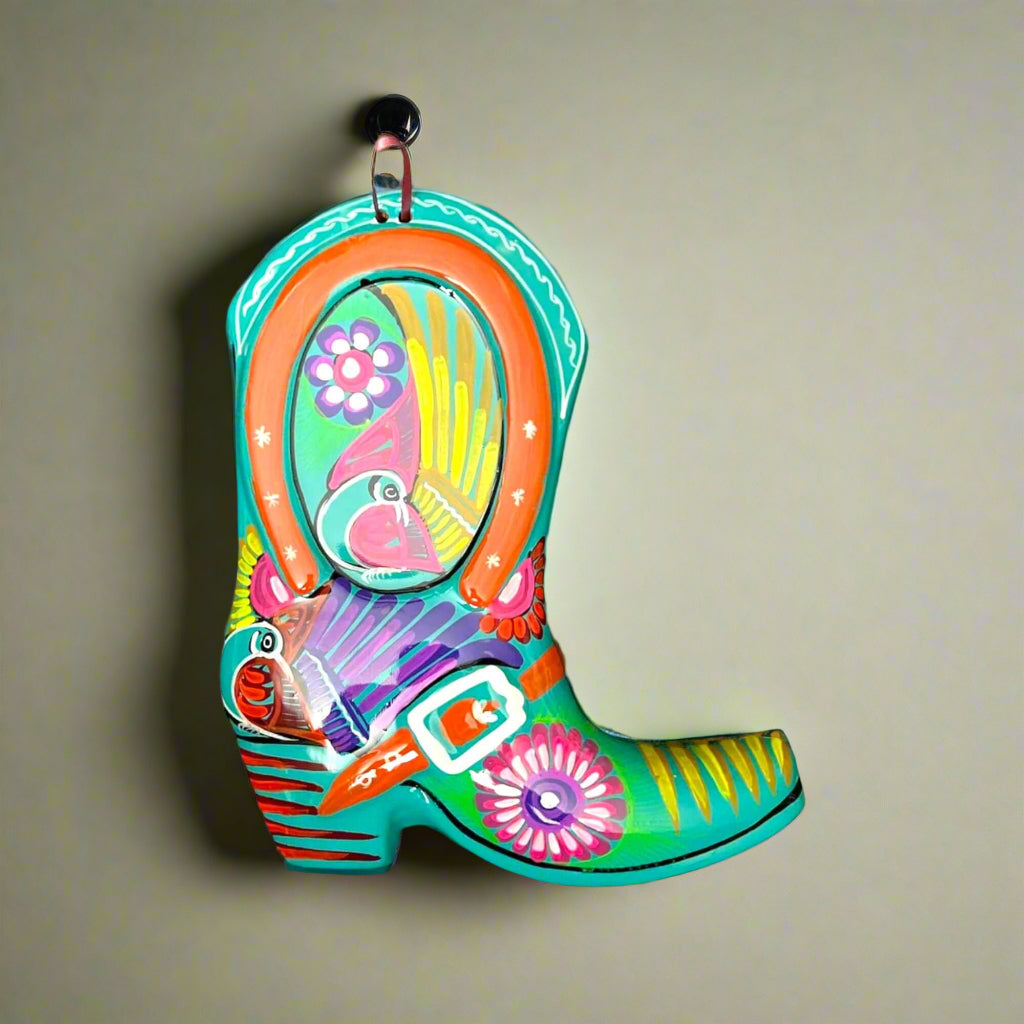 Decoración de Arte de Pared de Bota Vaquera Guerrero | Cerámica Mexicana Pintada a Mano