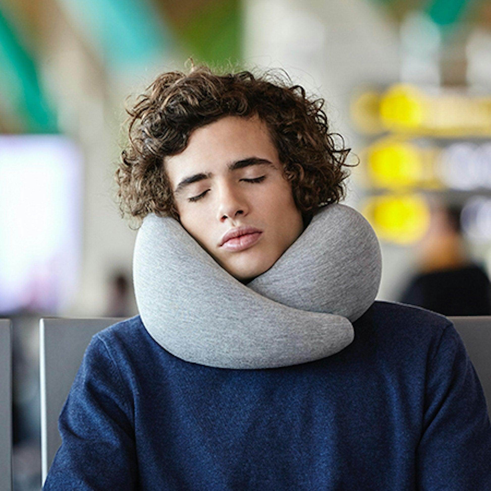 Almohada de viaje para vuelos largos