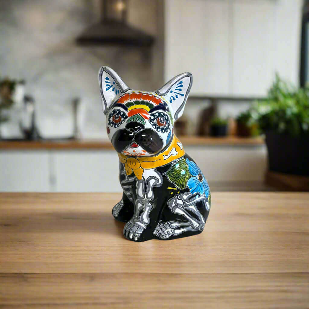 Estatua de Bulldog Francés de Talavera | Decoración Mexicana del Día de Muertos