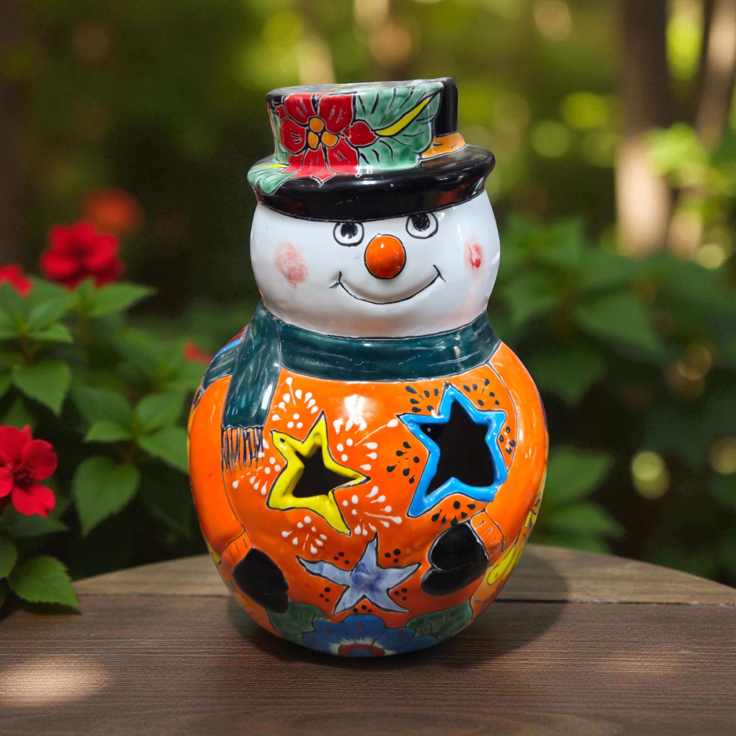Figura de muñeco de nieve de Talavera | Arte navideño festivo pintado a mano