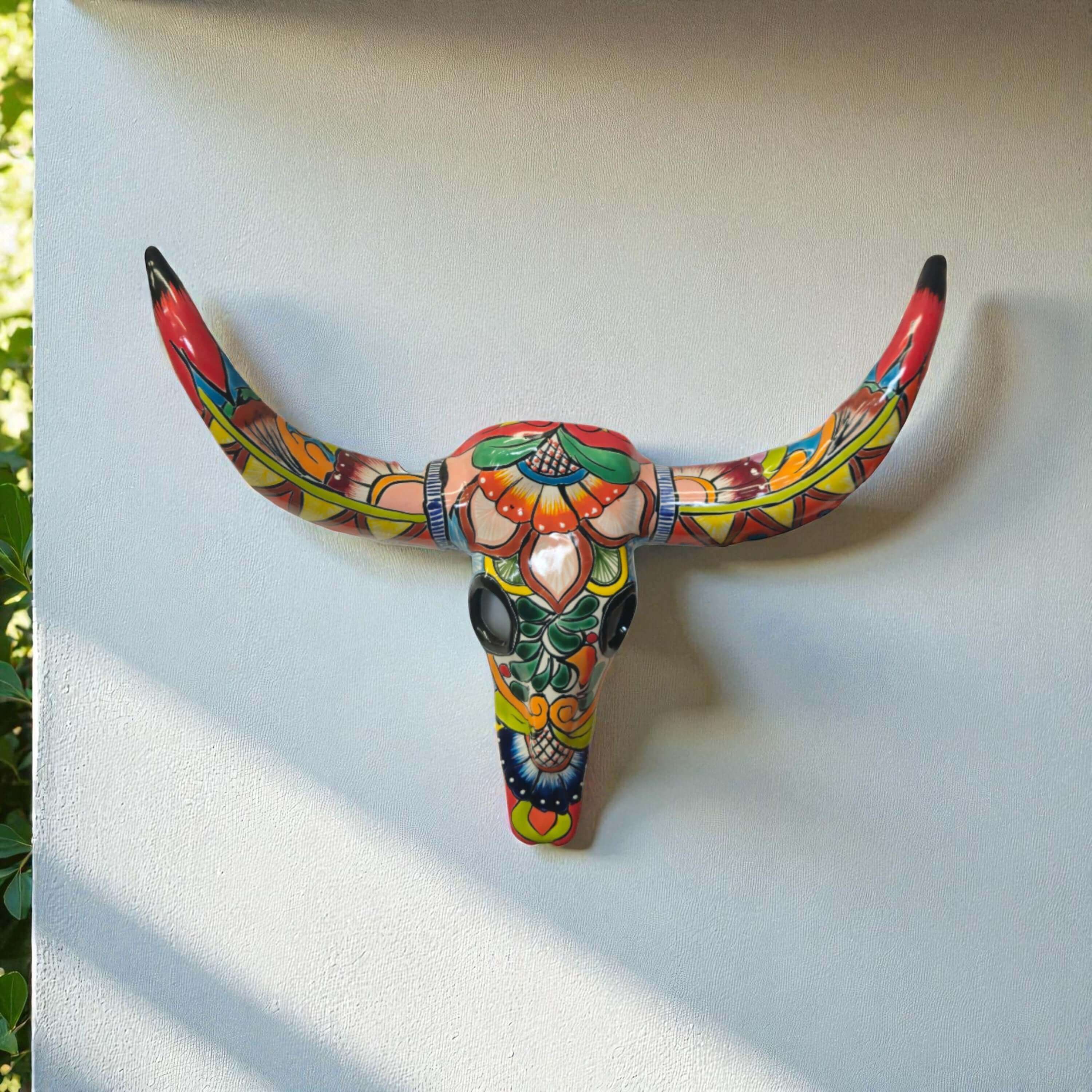 Decoración de pared de longhorn Talavera | Calavera de toro mexicana artesanal